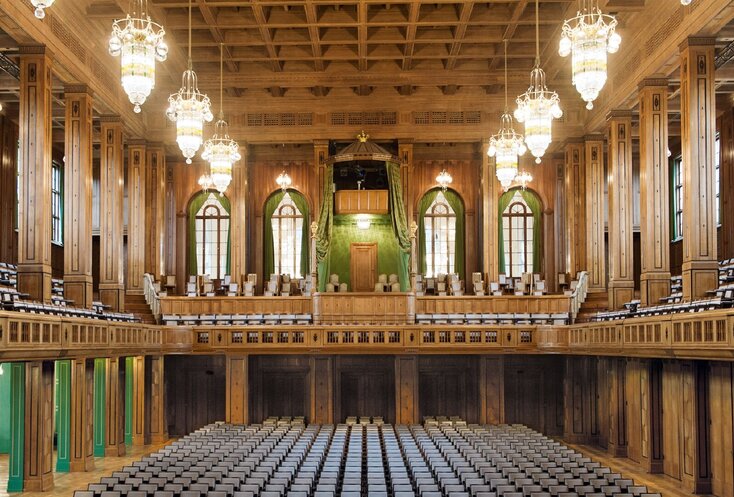 Sie sehen den Max-Littmann-Saal im Regentenbau in Bad Kissingen. 